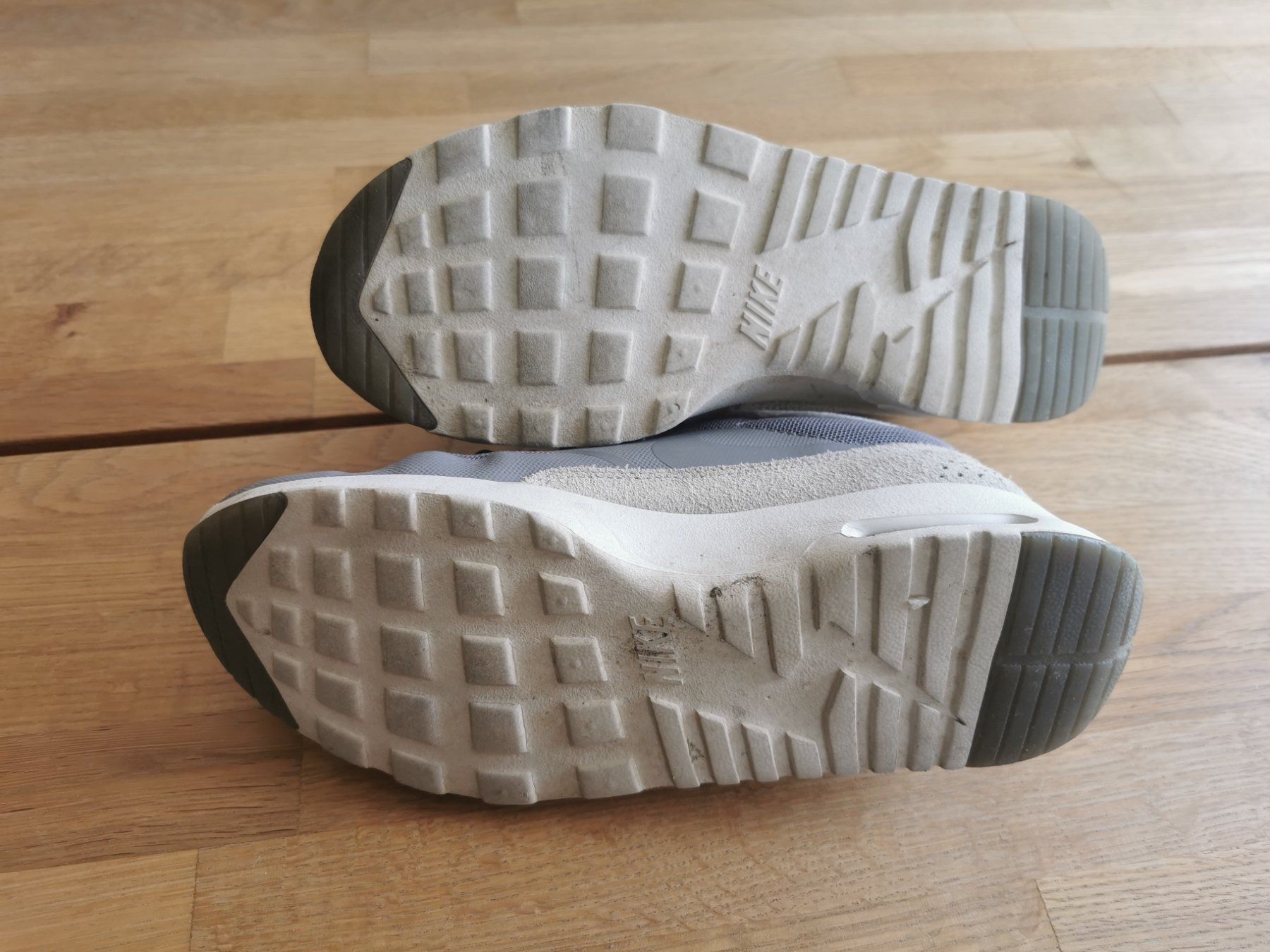Nike Scarpe da donna: Nike Sneaker Grösse 38 grau – Usato da Gunzgen venduto da 0Aurin0 2
