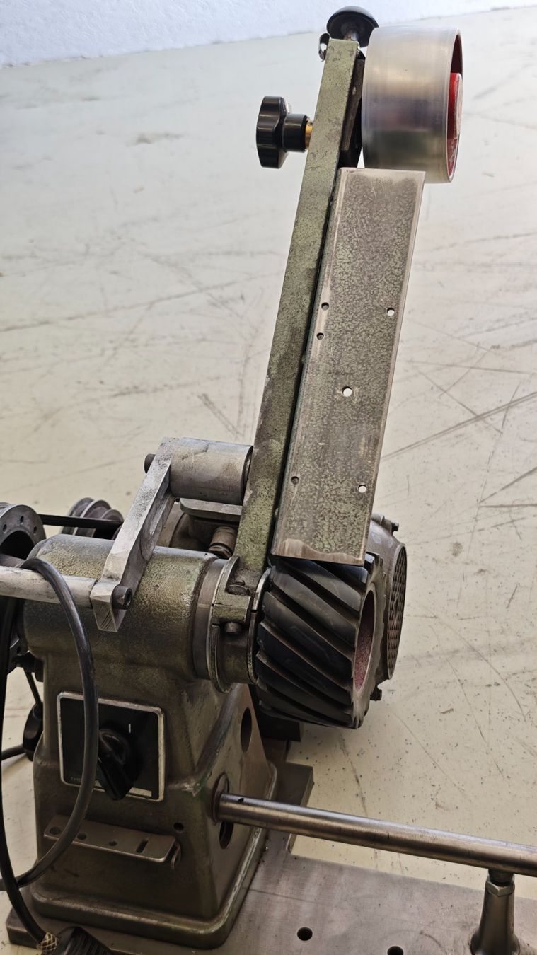 Toutes les machines: Lapidaire à bande – D'occasion à Ste-Croix par CAP14_SARL 1