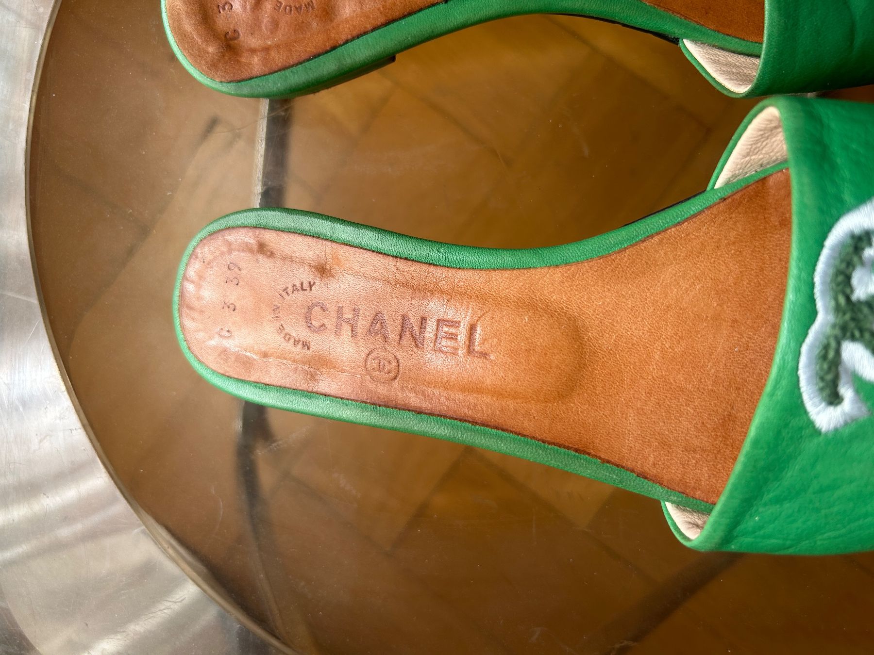 Chanel Damenschuhe: green vintage chanel slides – Gebraucht aus basel von wastedworld 1