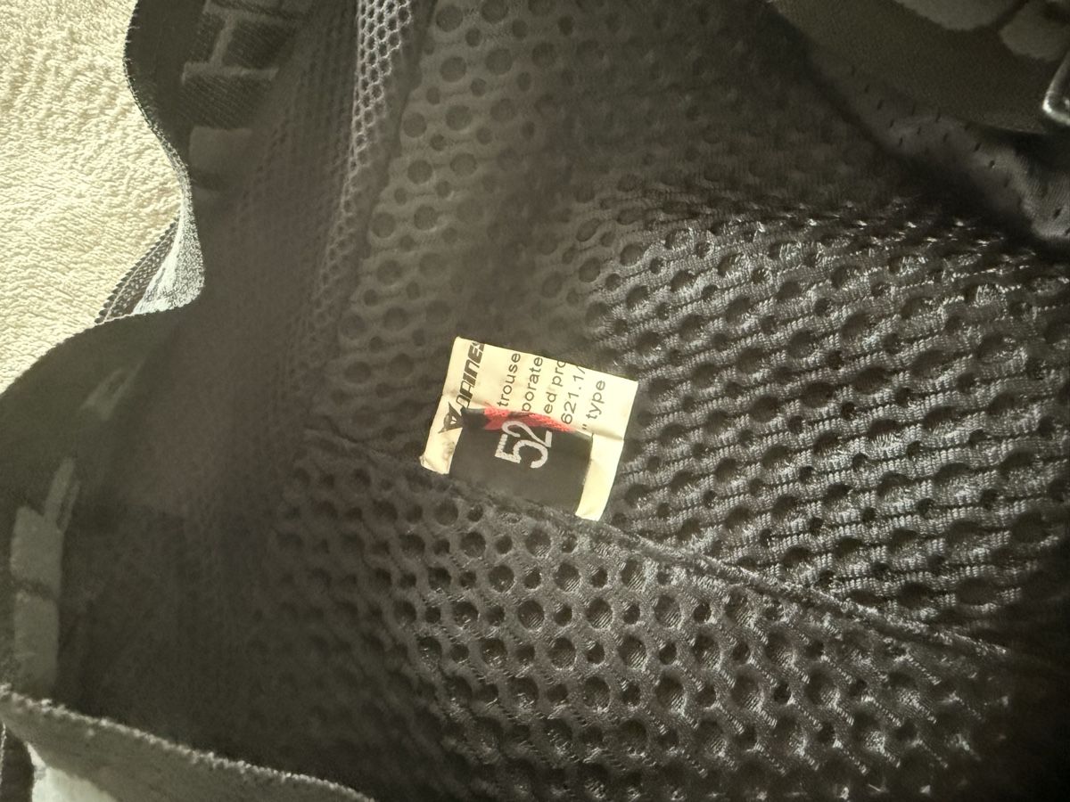 Dainese Lotti di vestiti: Dainese Lederkombi 2-Teiler Grösse 52 – Usato da Pfäffikon ZH venduto da EliasFel 5