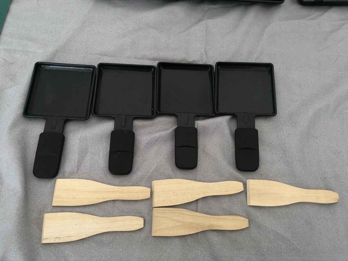 Elettrodomestici da cucina: Raclette 4 pfannen 5 schaber – Usato da Minusio venduto da Chinatech