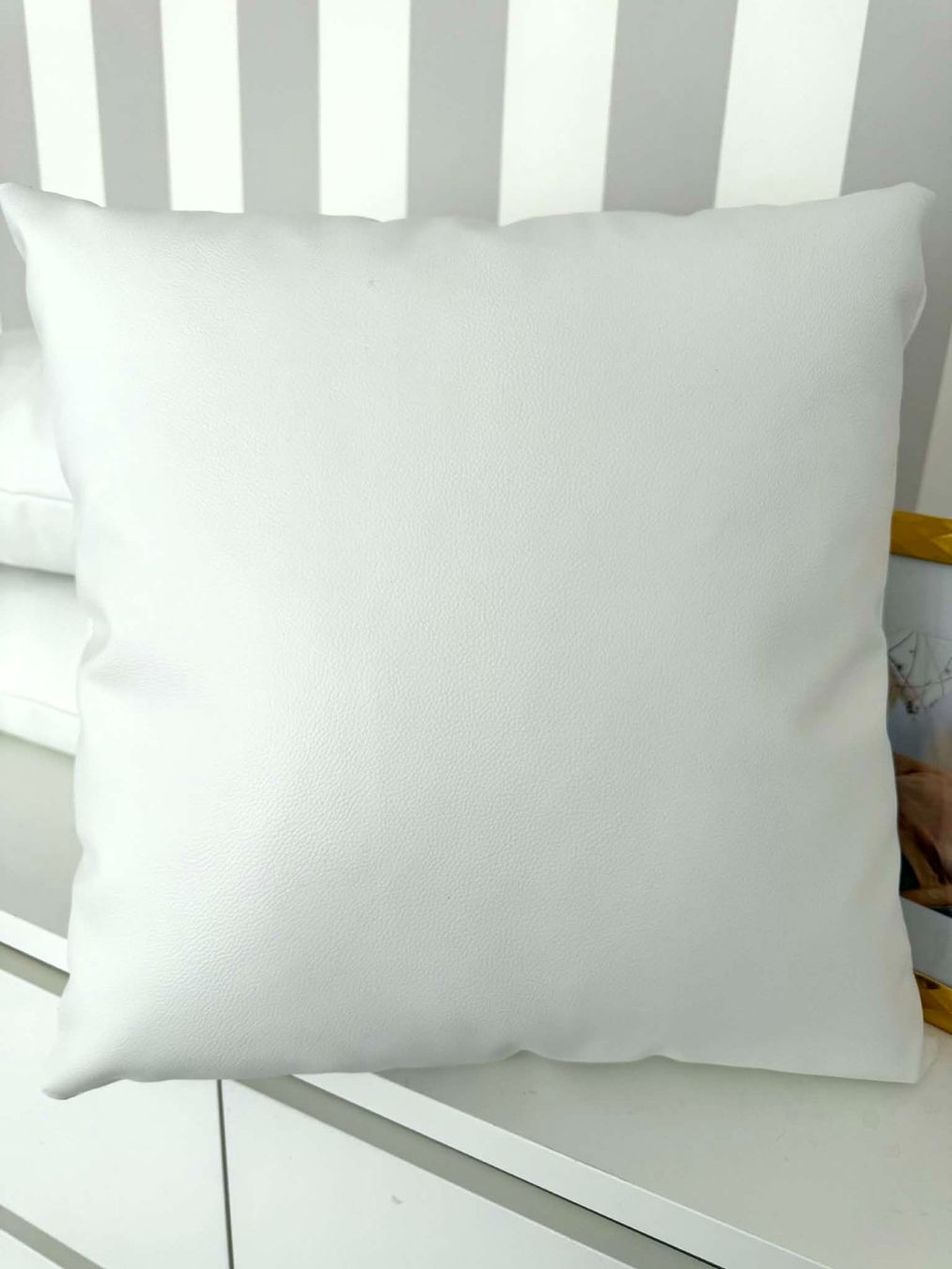 Kissen: Rindsleder Kisse neu weiss 40x40 – Neu (gemäss Beschreibung) aus Bern von MIR-IAM