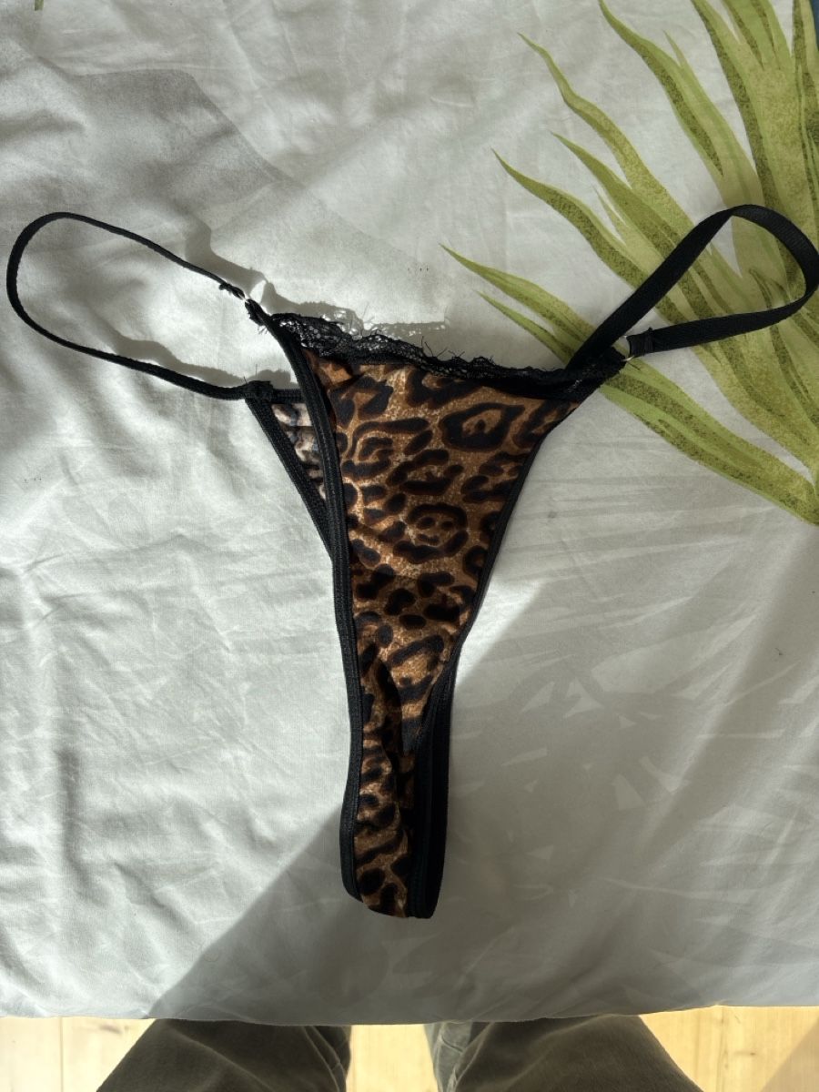 Sonstige Unterwäsche: String léopard NEUF taille XXL - Superbe et sexy! – Gebraucht aus Sion von tchana77