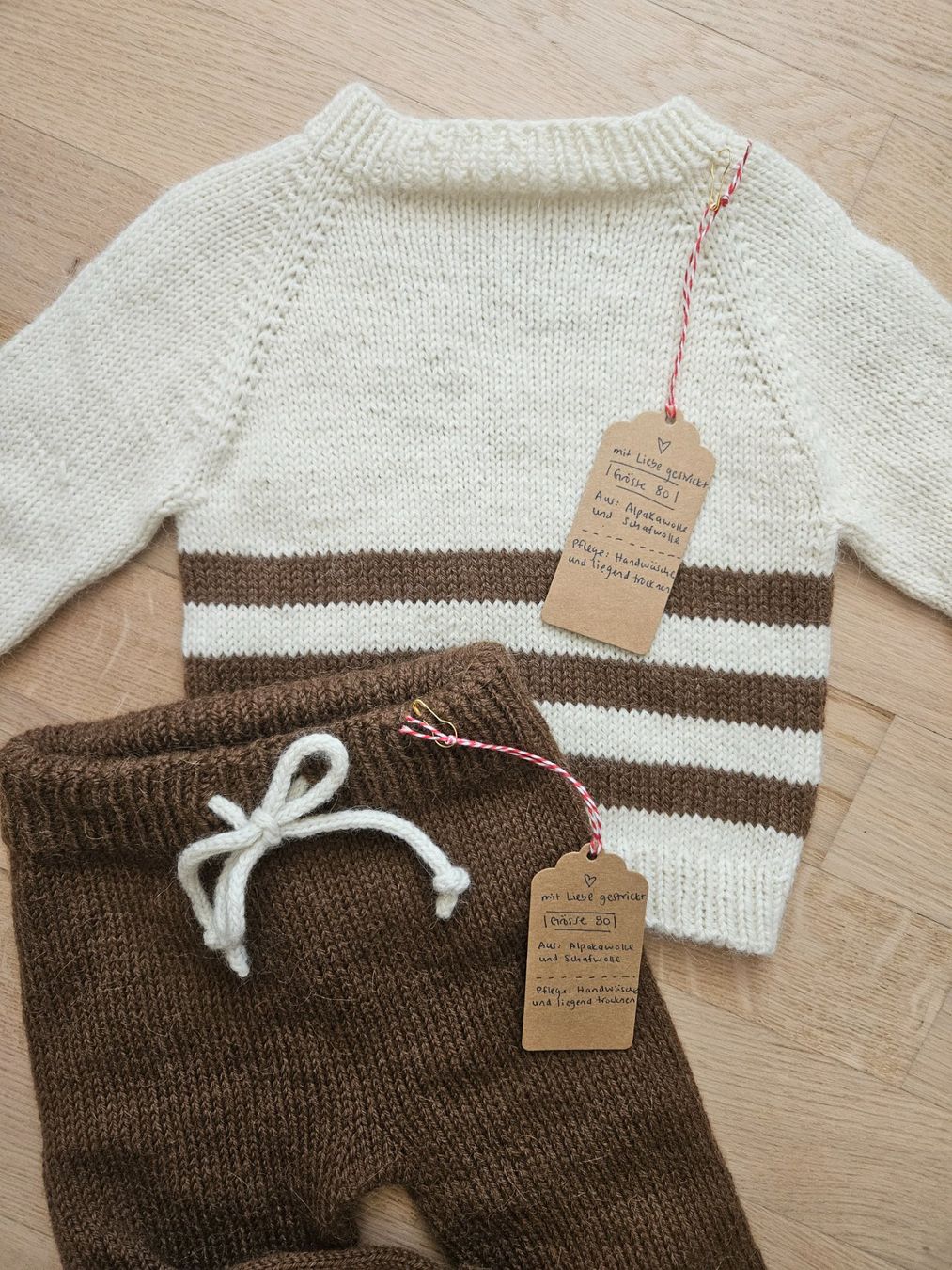 Maglioni & Felpe: Handgestricktes Baby Pullover und Hosen-Set, Grösse 80 – Nuovo (secondo la descrizione) da Würenlingen venduto da Nancy_Y 1