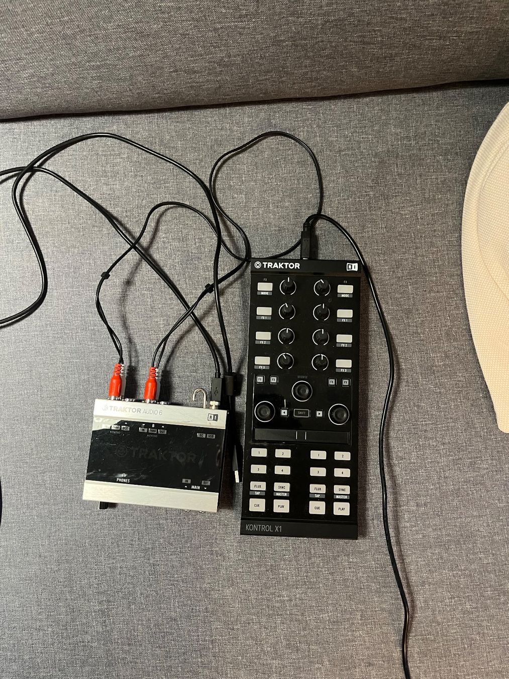 Traktor Strumenti musicali: Traktor Kontrol X1 und Traktor Audio 6 – Usato da Zürich venduto da liechmi