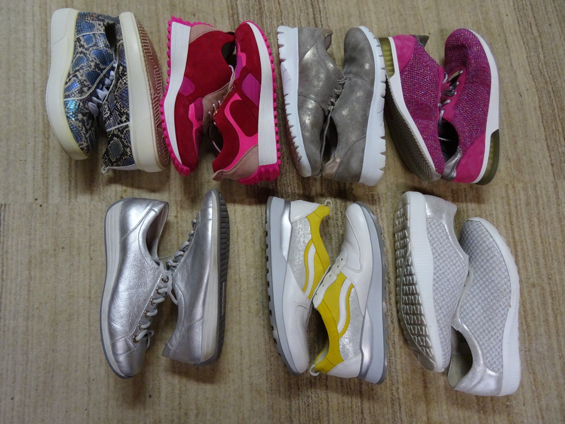 Scarpe da donna: Damen Sneakers – Usato da Lauwil venduto da Costco 1