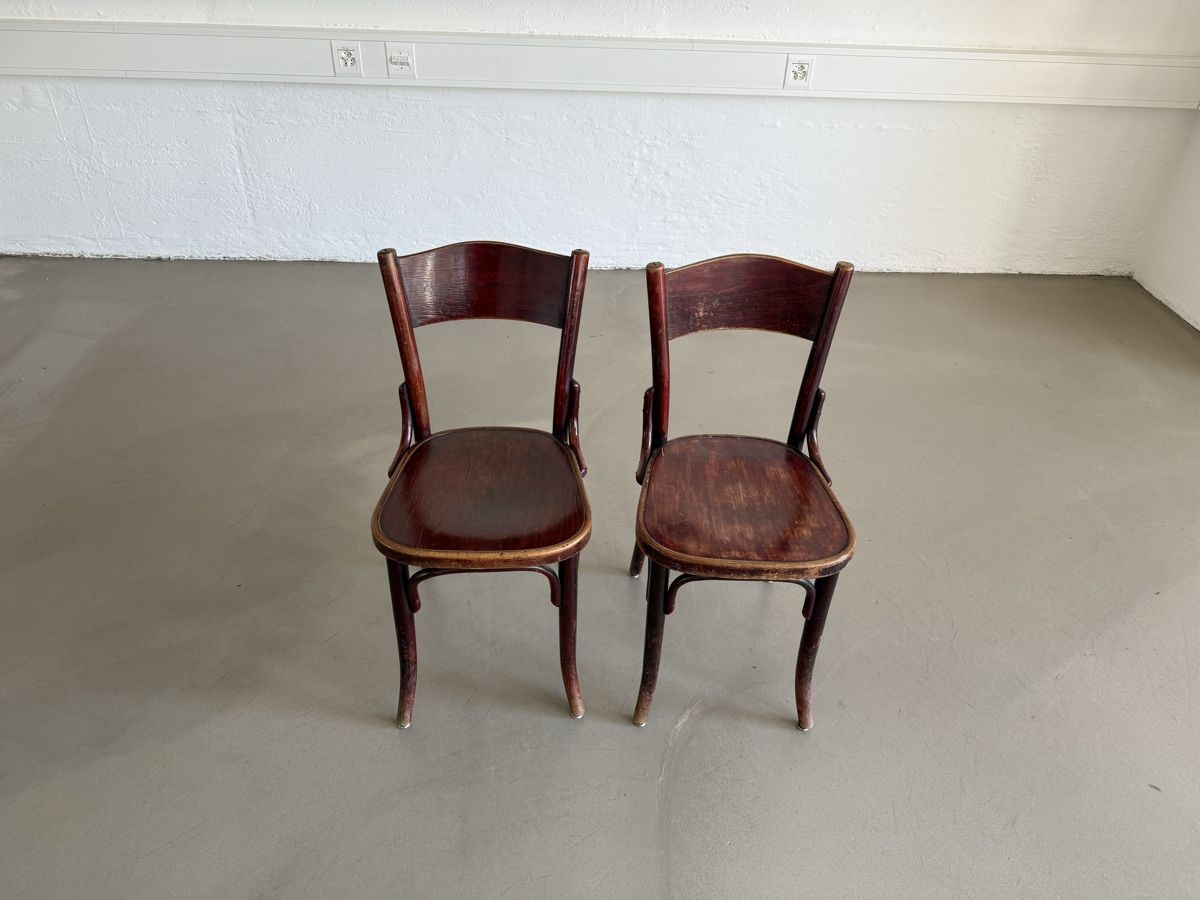 Thonet Stühle: 2 antike Thonet Stühle – restauriert – Gebraucht aus Grenchen von Design-Outlet 3