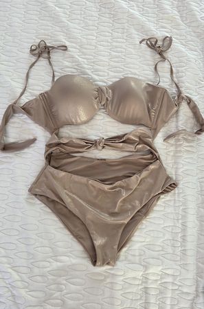 Schöner TEZENIS Badeanzug Gr. 42 Cup C