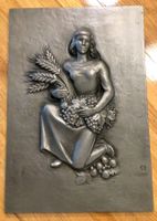 Großes Eisenguß Relief mit Künstler Signatur
