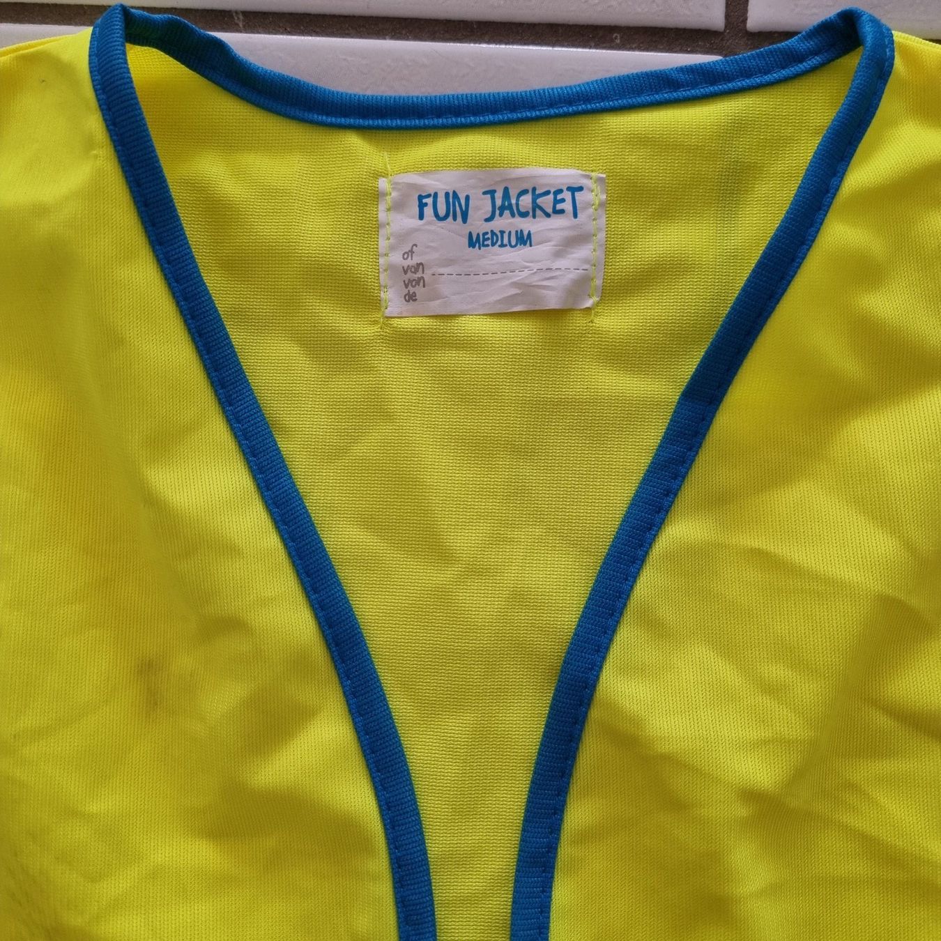 Altro abbigliamento per bambino: Tolle Kinder-Leuchtweste  FunJacket Gr. Medium – Usato da Arth venduto da Africa44 3