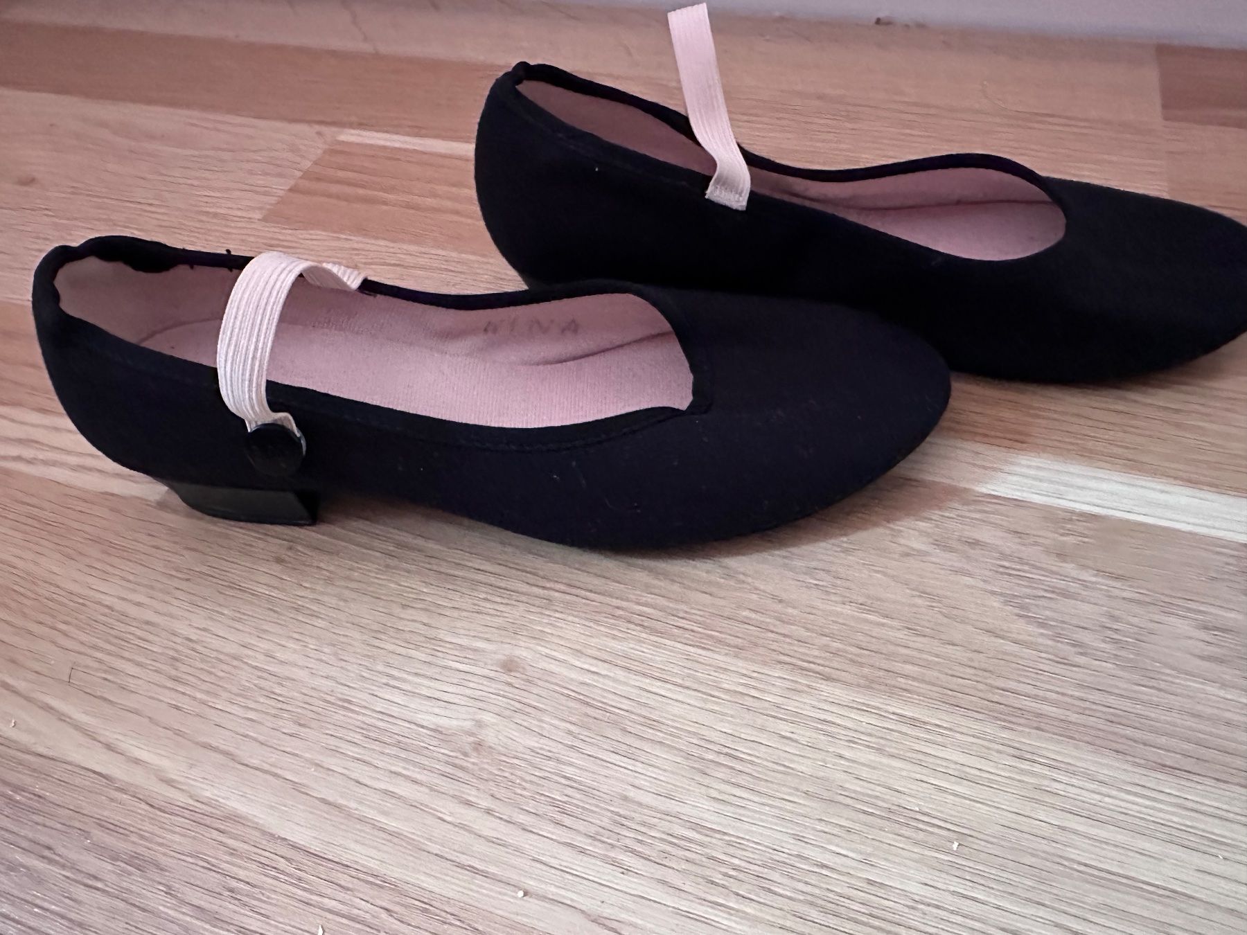 Scarpe per ragazze: Charakterschuhe 2 UK 21 cm. – Usato da Meilen venduto da Ekagar 1