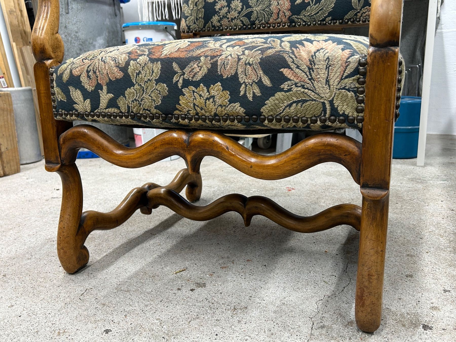 Sessel: Zwei Sessel Blumenmuster Holzgestell gebraucht – Gebraucht aus Hinwil von Sizu0 3