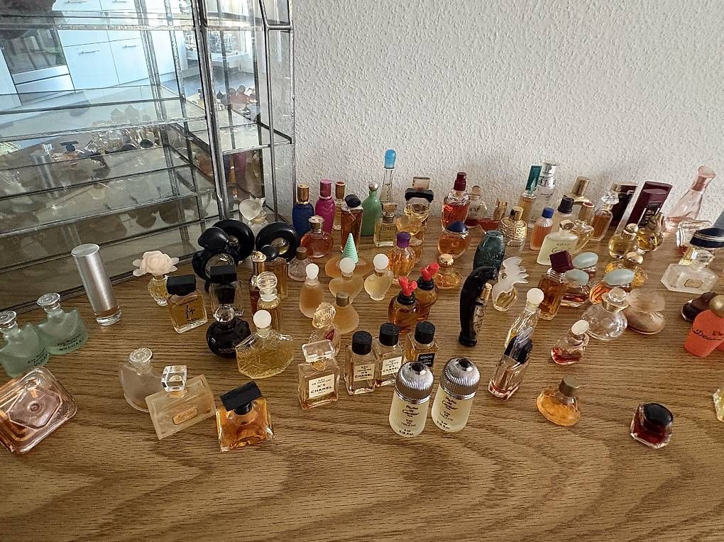 Flacons: Mini Parfum, Flacons Parfüm – Gebraucht aus Zürich von sch_kqj7 1