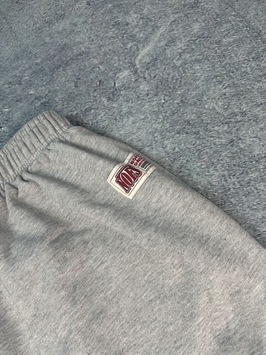 6PM Hosen: Graue nofs Jogginghose Grösse L Logostickere – Gebraucht aus Luzern von kim221080 3