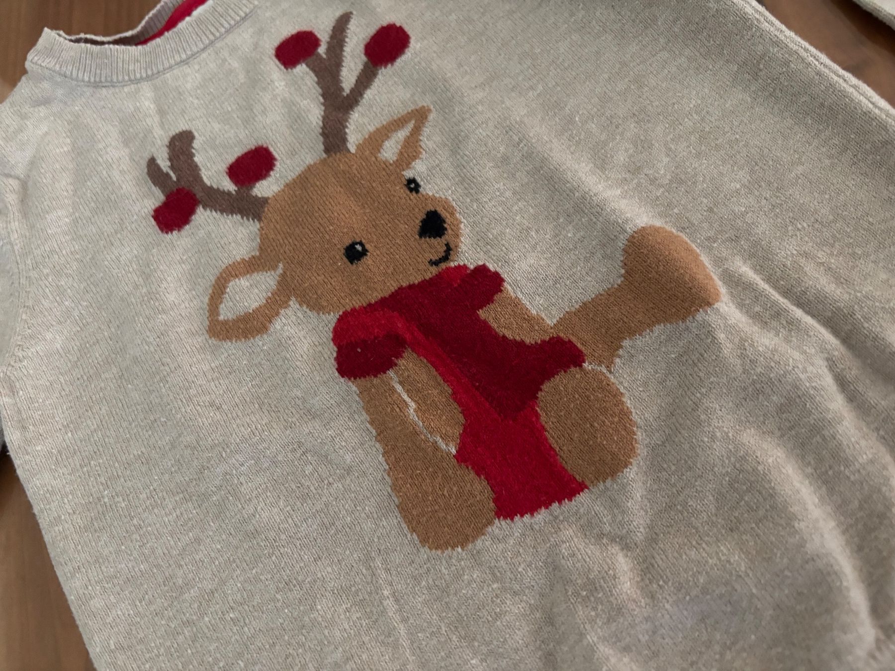 Pullover & Sweatshirts: Kinder Pullover Rentier Motiv Grösse 86 – Gebraucht aus Bülach von bjoernbenny 1