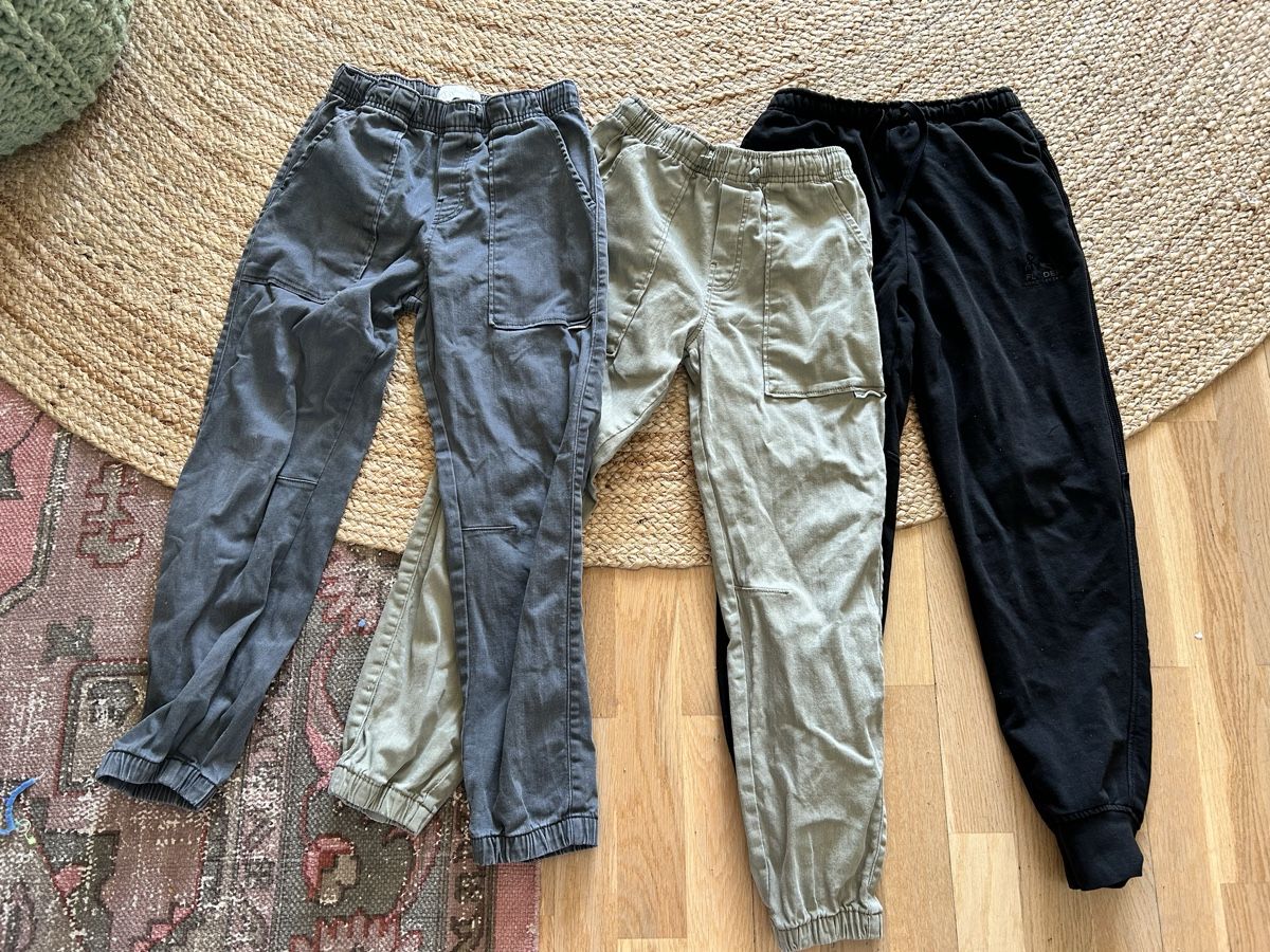 Zara Lotti & Set di vestiti: Zara Junge Hosen 3-er Pack – Usato da Aarberg venduto da lep_qc92