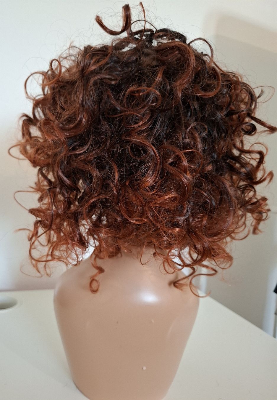 Parrucche: Short Copper Curly Wig | Voluminous Style – Nuovo (secondo la descrizione) da Lausanne venduto da usa_xd5k 7