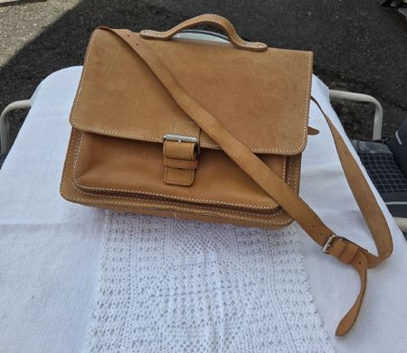 Lehrer Leder Tasche auch zum Umhängen