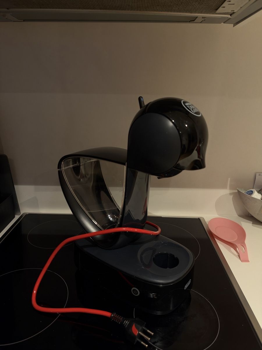 Nescafé Macchine per caffè & Macchine per espresso: Macchina caffè DeLonghi Dolce Gusto nera usata – Usato da Romont FR venduto da mor_hq5g 2
