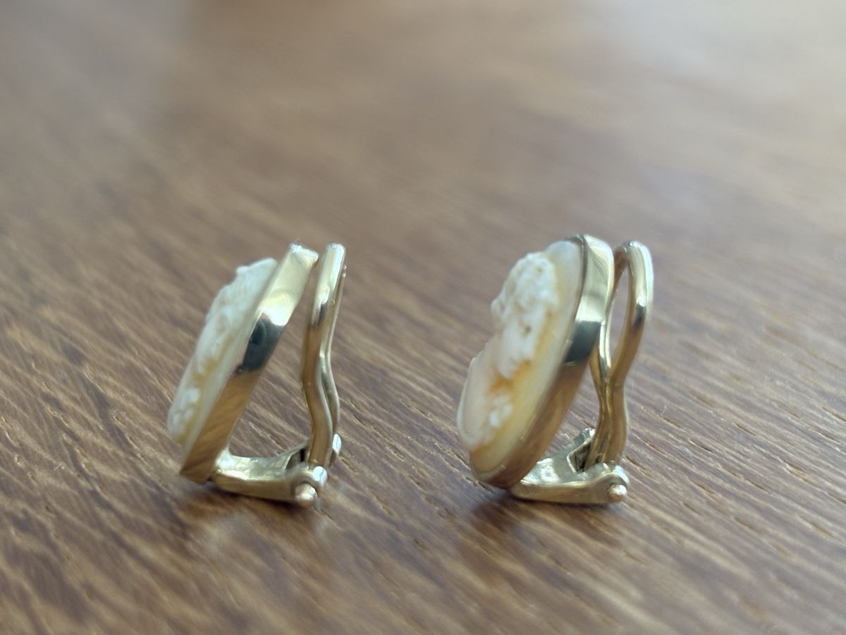 Orecchini pendenti & Orecchini a lobo: 18k gold and cameo earrings – Nuovo (secondo la descrizione) da Aarau venduto da banzinho 1