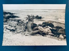 Foto junge Frau am Strand by Foto Dalmas um 1965
