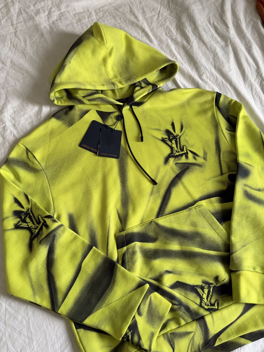 Louis Vuitton Pullover & Sweatshirts: Sweat à capuche Louis Vuitton jaune fluo – Neu und originalverpackt aus Le Lignon von hzrl 1