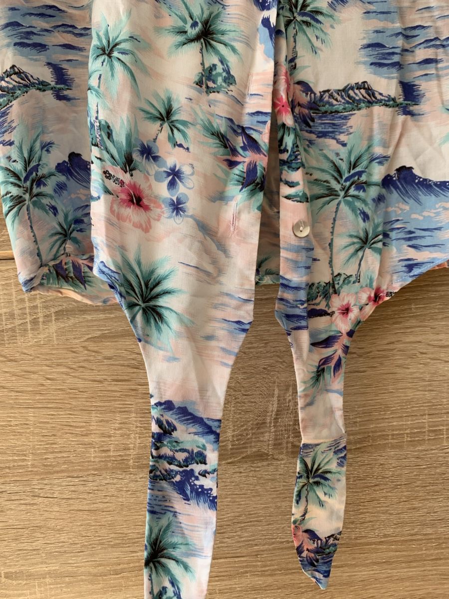 Blusen, T-Shirts & Tops: Chemise crop bleu à motif – Gebraucht aus Montreux von Izapeche811 2