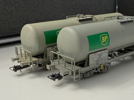 Liliput 2x L225824 SBB-CFF Kesselwagen Wascosa BP / DC HO