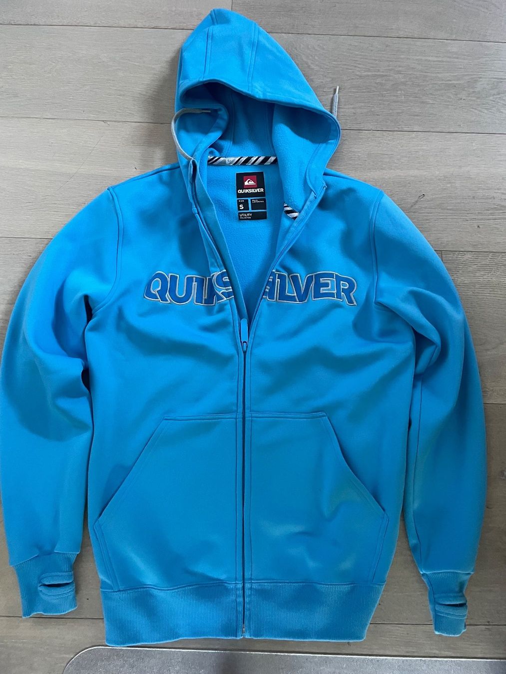 Quiksilver Maglioni & Felpe: Quiksilver Quiktech Kapuzenpullover Grösse S-Blau/Top – Nuovo (secondo la descrizione) da Volketswil venduto da rubin74