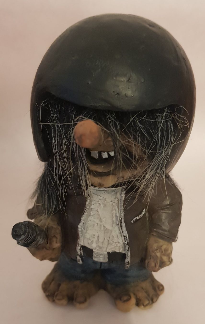 Statuette: troll motorrad fahrer mit helm – Usato da Figino venduto da mayam63
