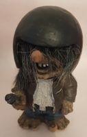 troll motorrad fahrer mit helm