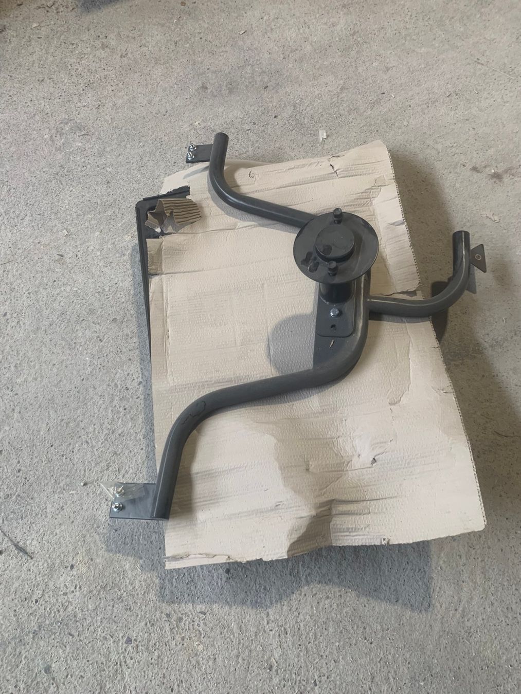 Mercedes-Benz Tutti i ricambio: Reserveradhalter links Mercedes Sprinter 906/907 – Nuovo (secondo la descrizione) da Zollbrück venduto da storm72