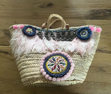 Boho Strandtasche Korbtasche mit Perlen & Federn