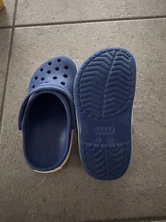 Herrenschuhe: Crocs – Gebraucht aus Basel von Spielzeugverkauf 1
