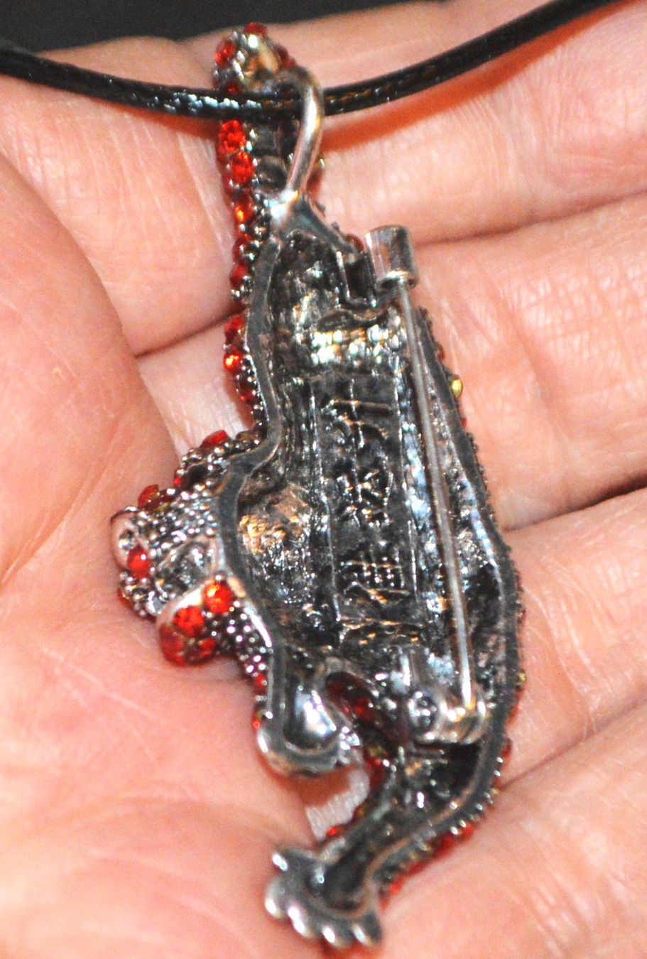 Spille & Fermagli: Brosche oder Halskette K-1424E– Tiger - Emaille & Strass Rot – Nuovo e nell'imballaggio originale da Goldiwil (Thun) venduto da han_v5b7 5