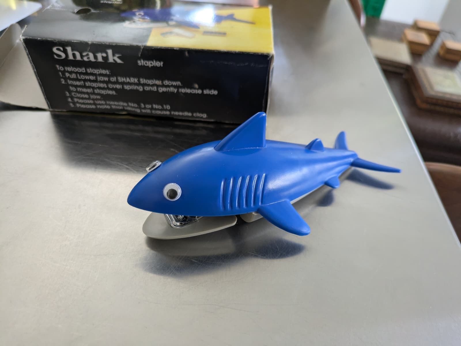Tutti gli attrezzi: Haifisch Tacker Shark Stapler mit Originalkarton – Usato da Kreuzlingen venduto da Pippi1956