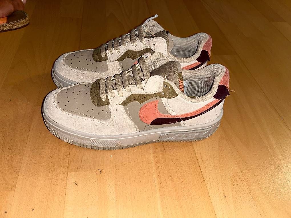 Scarpe da donna: Nike snekers Neu  – Usato da Zürich venduto da ram_9k9v 1