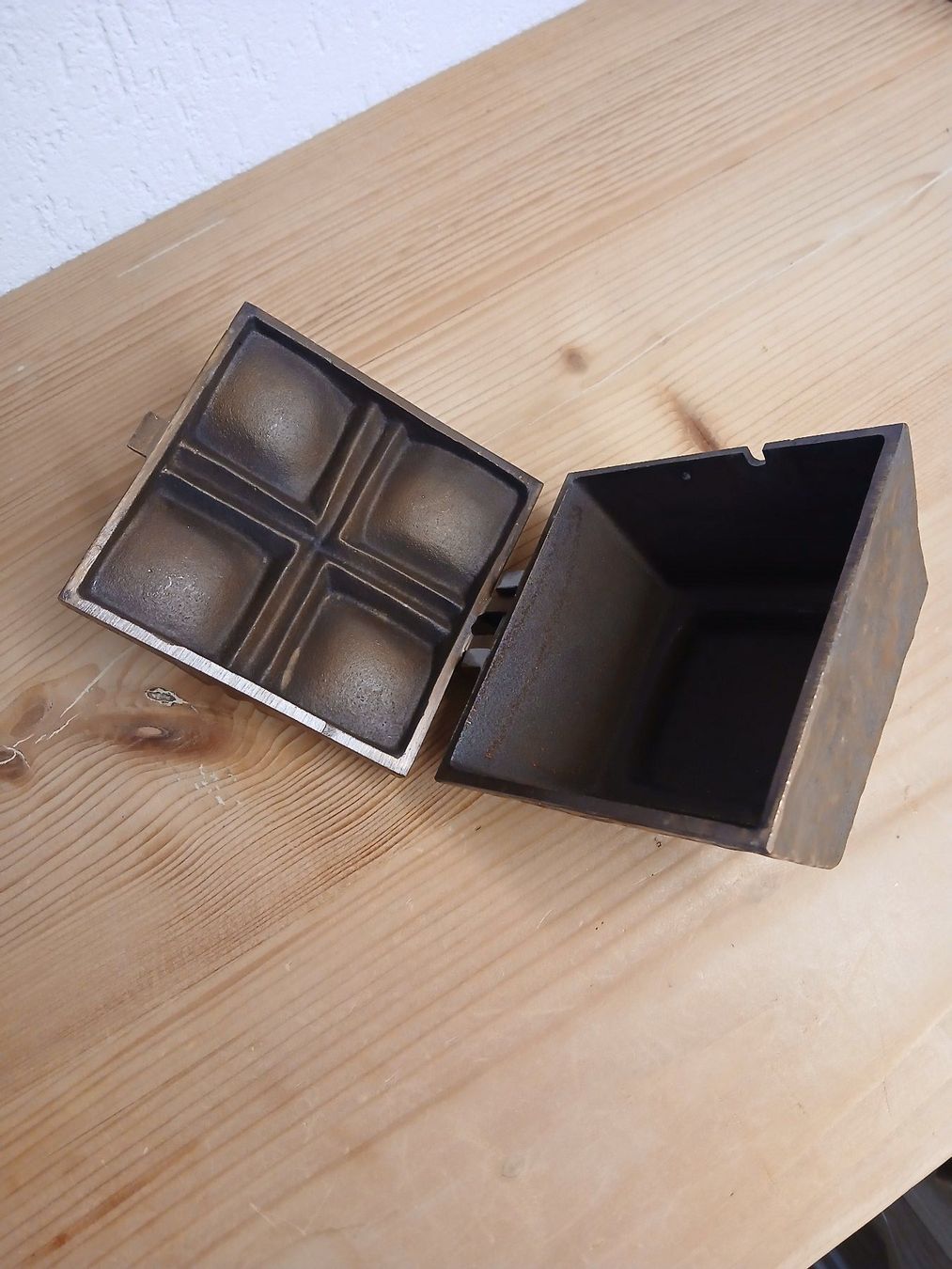 Pentole: Weihwassergefäss Aus Massiver Bronze – Nuovo (secondo la descrizione) da Felben-Wellhausen venduto da Rumaca 3