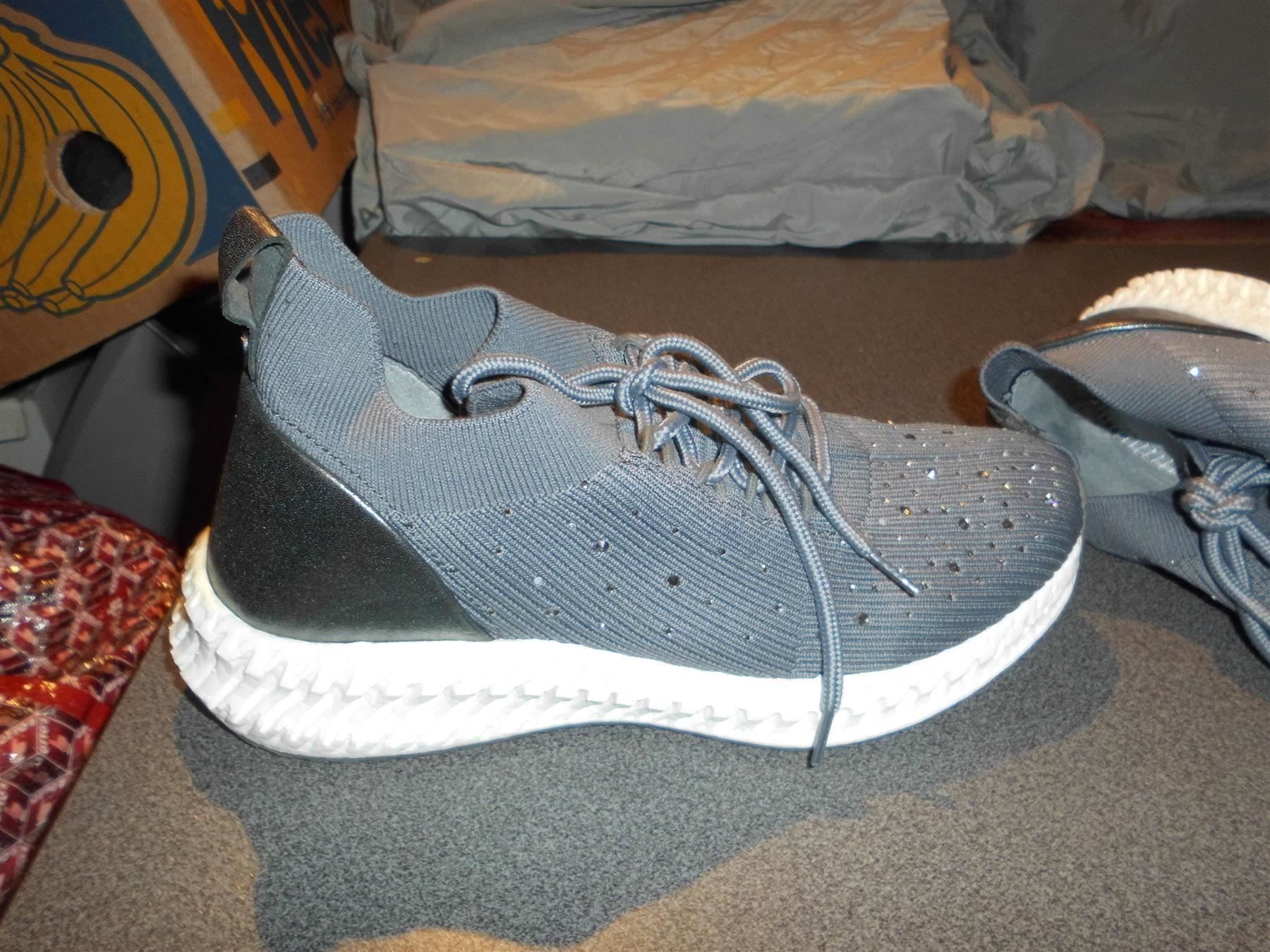 Chaussures femmes: Halbschuhe Grösse 37, Caprice, grau/Glit – D'occasion à Zürich par abraxas1291 2