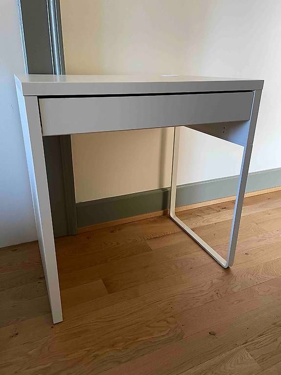 Ikea Scrivanie: petit bureau IKEA Micke – Usato da Vevey venduto da sae_x6fg
