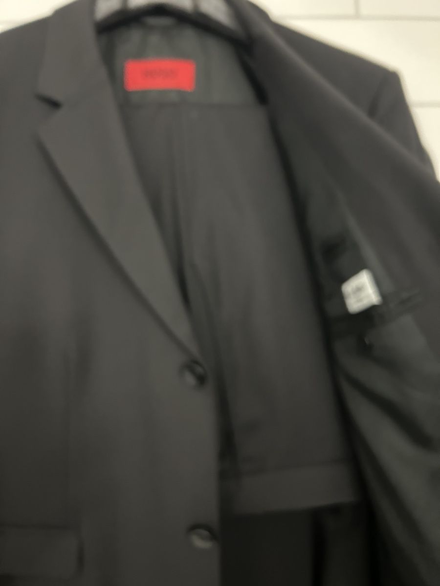 Hugo Boss Completi: HUGO BOSS Anzug schwarz Grösse 56 – Usato da Bülach venduto da INO_ 4