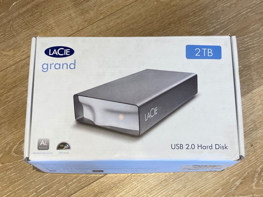Lacie Dischi rigidi: LaCie Externe Festplatte - Design by Starck - 2 TB - USB 2.0 – Nuovo e nell'imballaggio originale da Herisau venduto da binguti