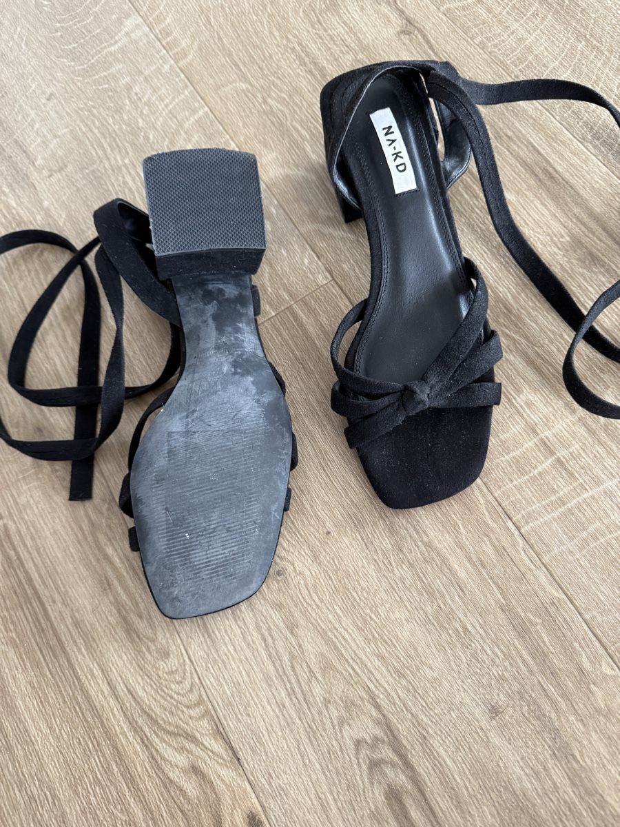 Na-kd Chaussures femmes: Sandalen NA-KD schwarz Grösse 39 – D'occasion à Zihlschlacht par momerlino 2