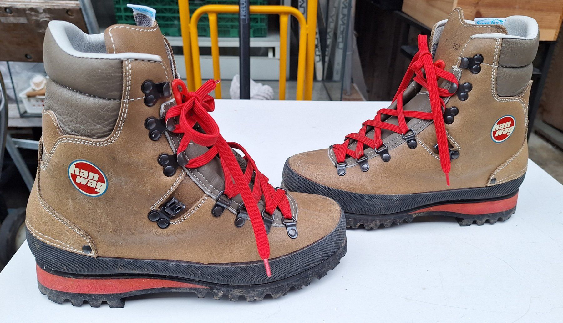 Hanwag Scarpe da uomo: Robuste Hanwag Wanderstiefel Gr. 40.5 – Usato da Weinfelden venduto da JoeBaer