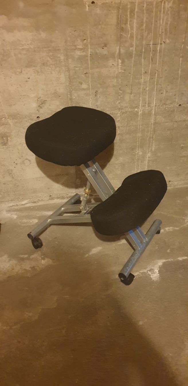 Sgabelli: Schwedischer ergonomischer orthopädischer Hocker – Usato da Chiasso venduto da Arina888 1