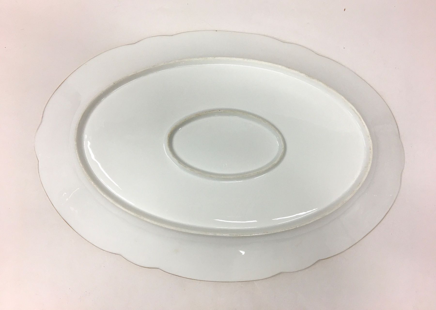 Servierplatten: Servierteller oval weiss mit Goldrand Grösse 56cm – Gebraucht aus Olten von ELHANDEL 1