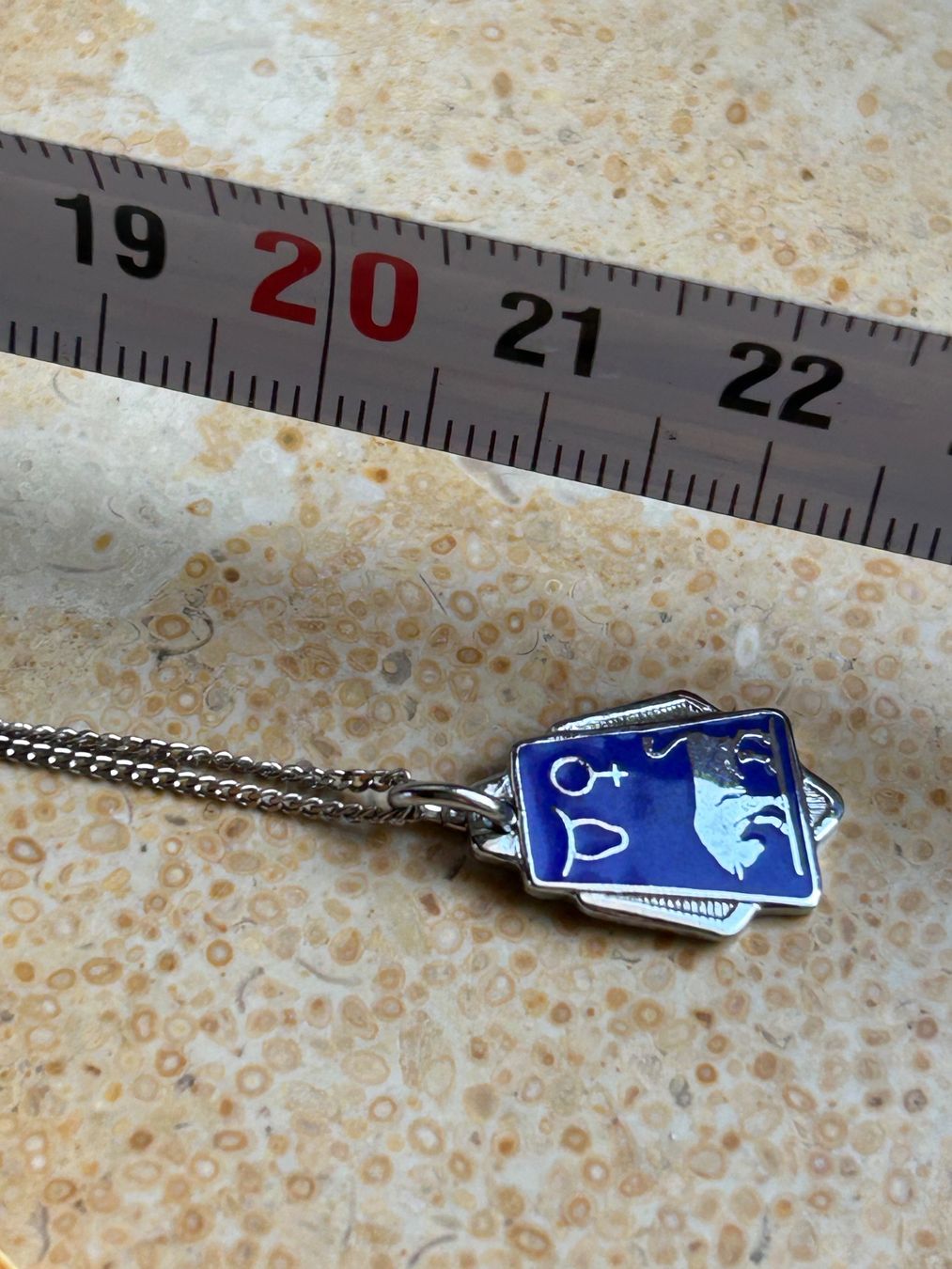 Catenine: Silberkette mit STIER Anhänger BLAU – Usato da Laufen venduto da belleskulptur