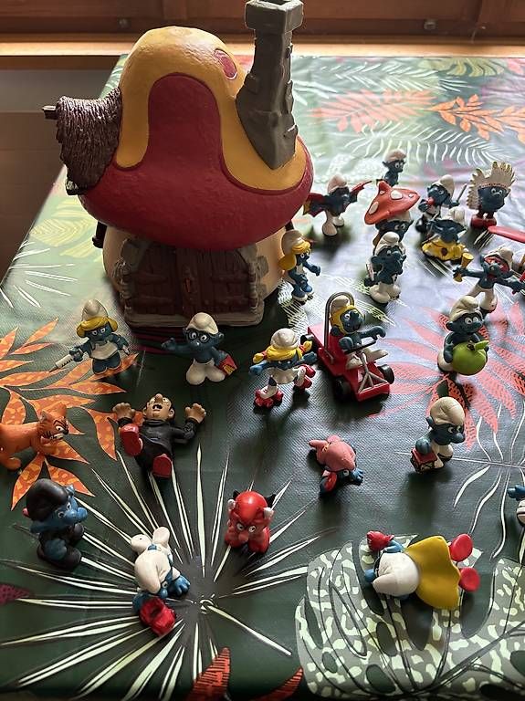 Schleich Statuette: 50 Schlümpfe mit Schlumpfhaus – Usato da Belp venduto da gangeles