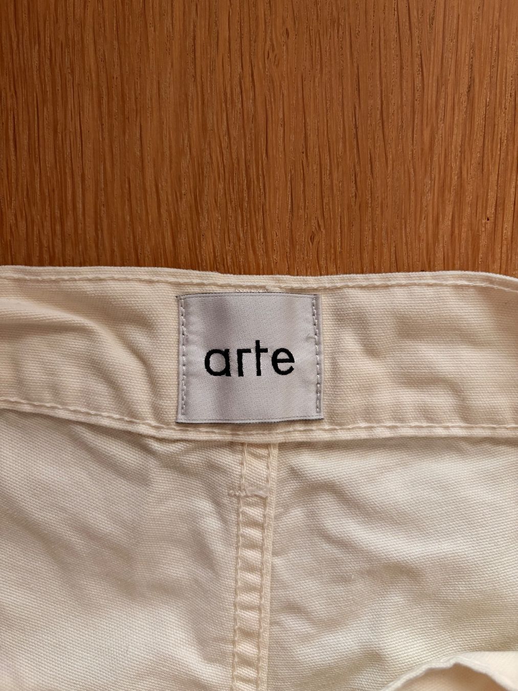 Pantaloni: Jort Arte Beige – Usato da Nidau venduto da smarties88 2