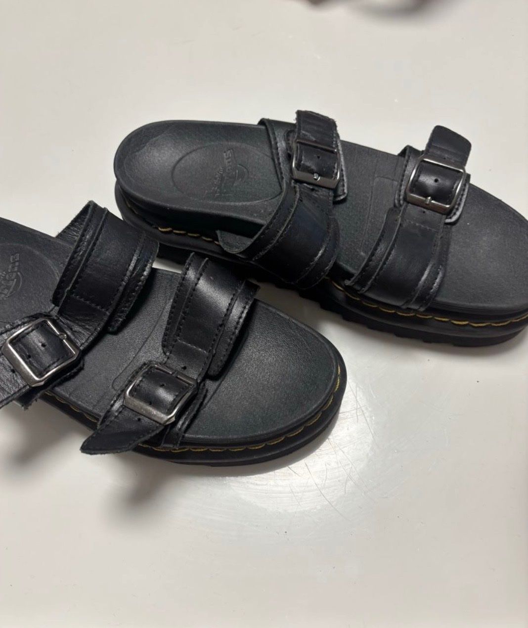 Dr. Martens Chaussures femmes: Sandalen Dr. Martens – D'occasion à Münchenbuchsee par princesas-2007